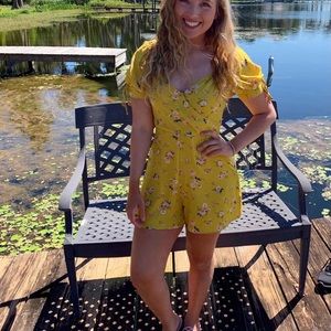 Yellow puff sleeve floral romper!
